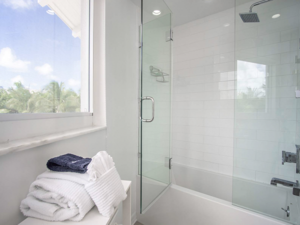 Islamorada Three Bedroom Home with Full Ocean View & Pool
